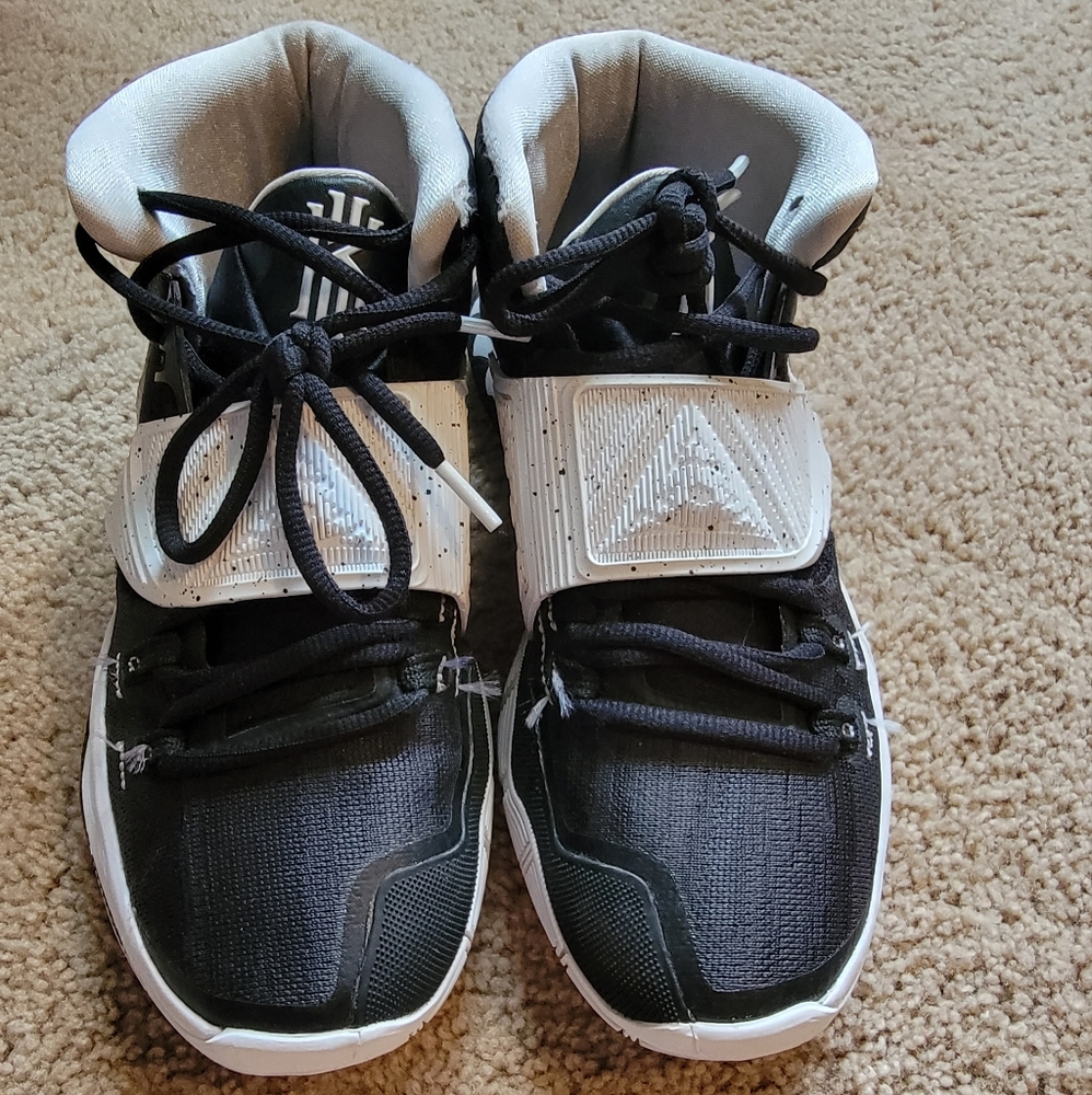 Boys basketball shoes